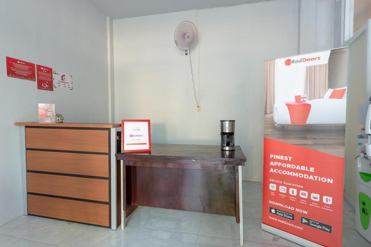 Reddoorz Plus Syariah @ Raya Nginden 2 Surabaya Exterior photo